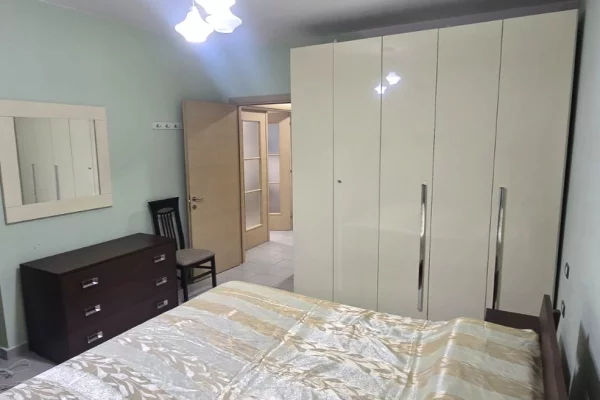 Shtepi me qera Apartament ne Tirane, 2+1, Mobilimi E mobiluar, Pagesa 500  Euro.