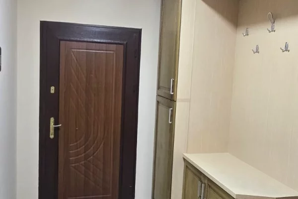 Shtepi me qera Apartament ne Tirane, 2+1, Mobilimi E mobiluar, Pagesa 500  Euro.