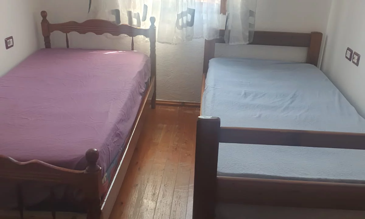 Shtepi me qera Apartament ne Tirane, 2+1, Mobilimi E mobiluar, Pagesa 400  Euro.