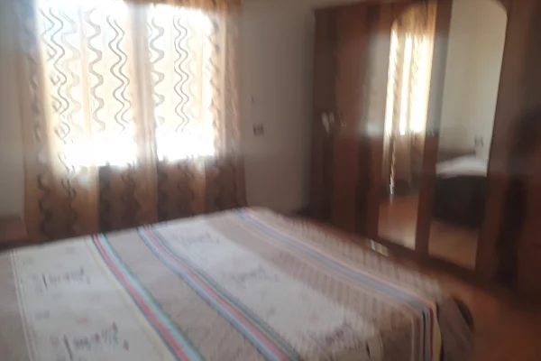 Shtepi me qera Apartament ne Tirane, 2+1, Mobilimi E mobiluar, Pagesa 400  Euro.