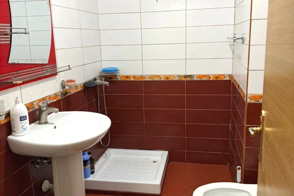 Shtepi me qera Apartament ne Tirane, 1+1, Mobilimi E mobiluar, Pagesa 400  Euro.