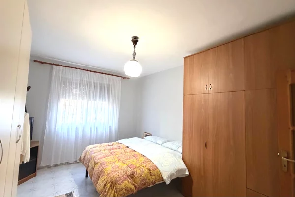 Shtepi me qera Apartament ne Tirane, 1+1, Mobilimi E mobiluar, Pagesa 400  Euro.