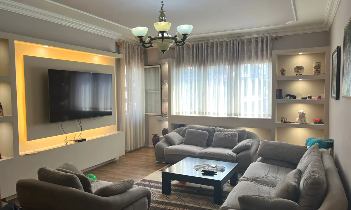 Shtepi me qera Apartament ne Tirane, 3+1, Mobilimi E mobiluar, Pagesa 217,980  Euro.