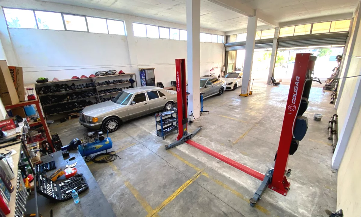 JEPET SERVIS ME QERA – VAQARR -Siperfaqe: 250 m2 -  Cmimi: 1000 Euro neto / muaj!