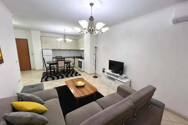 Shtepi me qera Apartament ne Tirane, 2+1, Mobilimi E mobiluar, Pagesa 650  Euro.