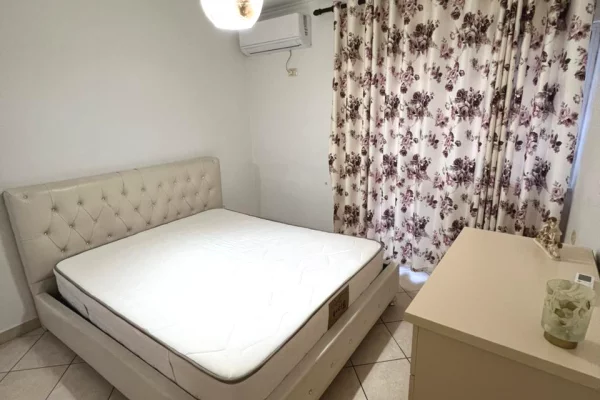 Shtepi me qera Apartament ne Tirane, 2+1, Mobilimi E mobiluar, Pagesa 650  Euro.