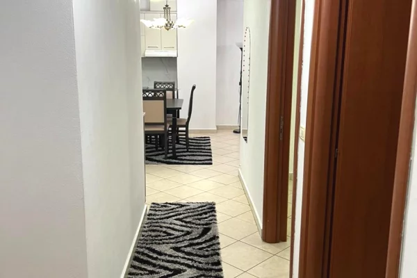 Shtepi me qera Apartament ne Tirane, 2+1, Mobilimi E mobiluar, Pagesa 650  Euro.