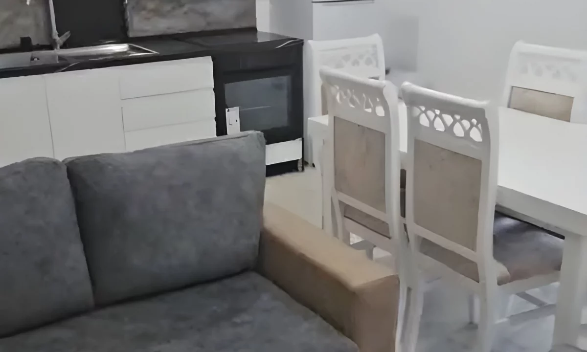 Shtepi me qera Apartament ne Tirane, 2+1, Mobilimi E mobiluar, Pagesa 450  Euro.