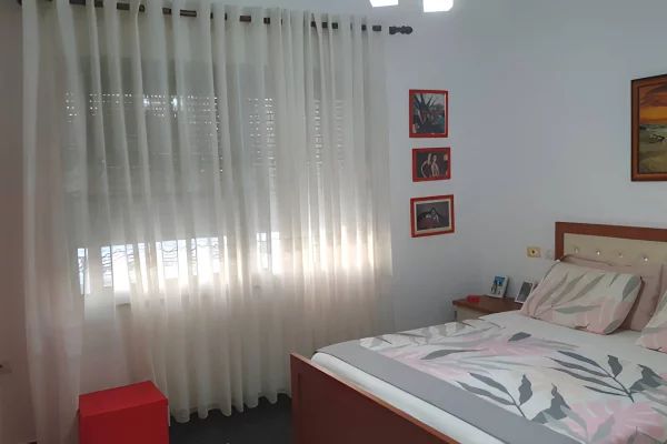 Shtepi me qera Apartament ne Tirane, 2+1, Mobilimi E mobiluar, Pagesa 500  Euro.