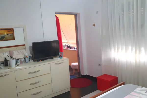Shtepi me qera Apartament ne Tirane, 2+1, Mobilimi E mobiluar, Pagesa 500  Euro.