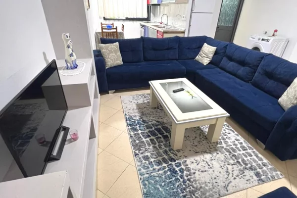 Rruga 5 Maji  - Jepet Apartament me Qira 1+1 - 40,000 lekë / muaj!