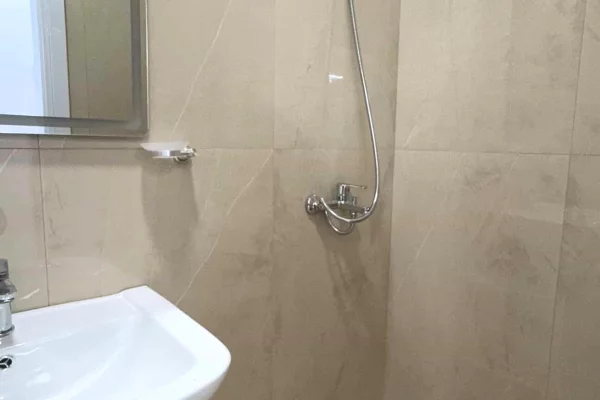 Shtepi me qera Apartament ne Tirane, 2+1, Mobilimi E mobiluar, Pagesa 650  Euro.
