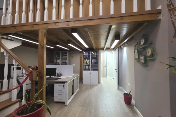 Shtepi ne shitje Duplex(shtepi me 2 kate) ne Tirane, 1+1, Mobilimi E mobiluar, Pagesa 95,000  Euro.
