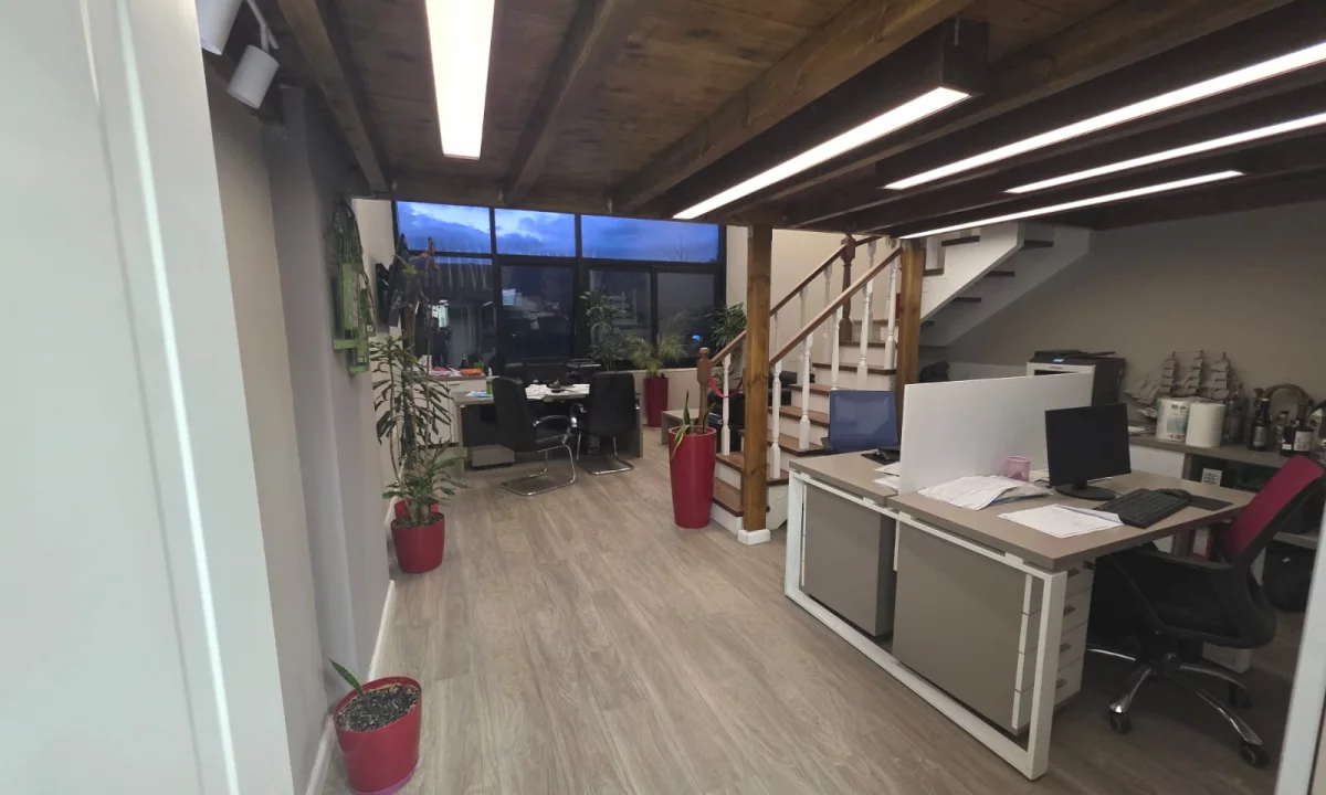 Shtepi ne shitje Duplex(shtepi me 2 kate) ne Tirane, 1+1, Mobilimi E mobiluar, Pagesa 95,000  Euro.