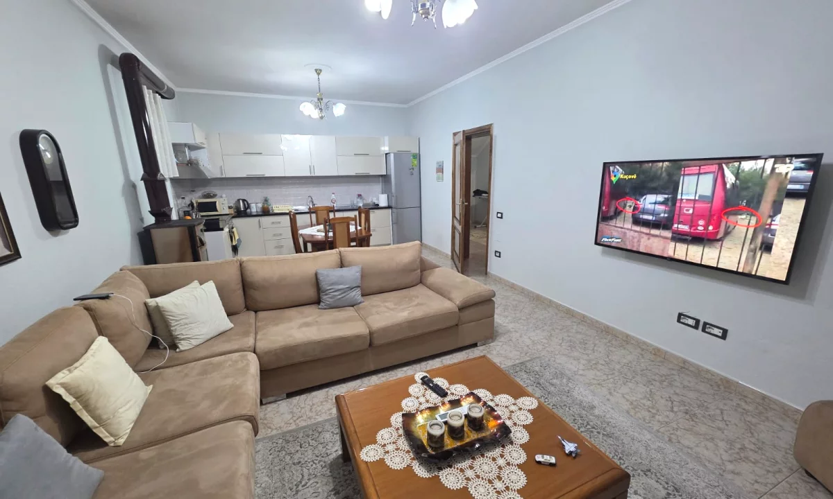 Shtepi me qera Apartament ne Tirane, 2+1, Mobilimi E mobiluar, Pagesa 700  Euro.