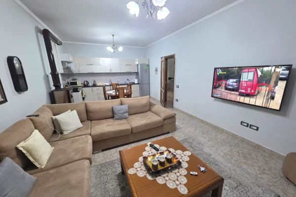Shtepi me qera 2+1 ne Tirane - 700 Euro