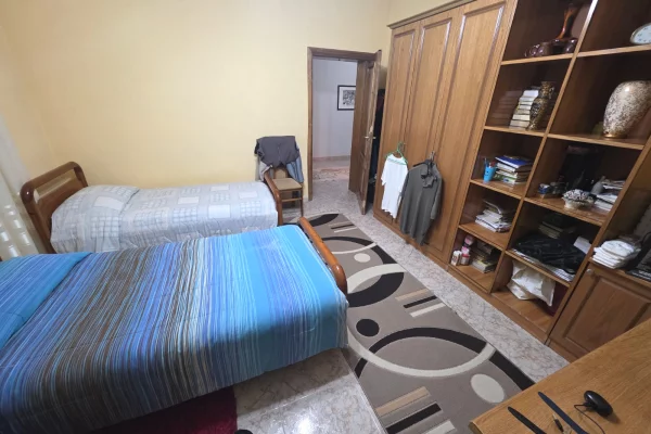 Shtepi me qera Apartament ne Tirane, 2+1, Mobilimi E mobiluar, Pagesa 700  Euro.