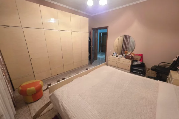 Shtepi me qera Apartament ne Tirane, 2+1, Mobilimi E mobiluar, Pagesa 700  Euro.