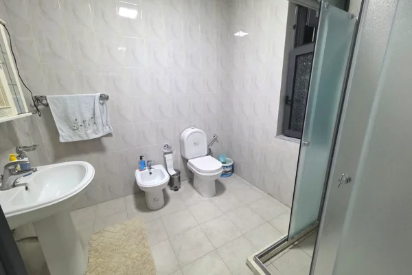 Shtepi me qera Apartament ne Tirane, 2+1, Mobilimi E mobiluar, Pagesa 700  Euro.