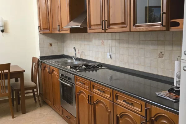 Shtepi me qera Apartament ne Tirane, 2+1, Mobilimi E mobiluar, Pagesa 450  Euro.