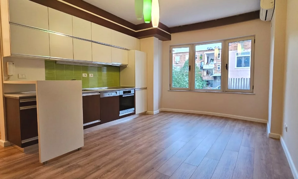 Shtepi ne shitje Apartament ne Tirane, 1+1, Mobilimi E mobiluar, Pagesa 163,000  Euro.
