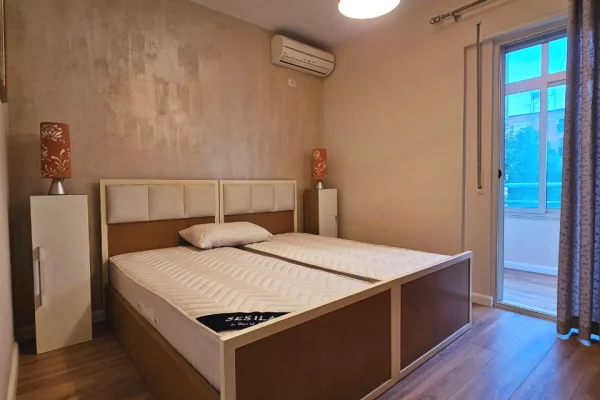 Shtepi ne shitje Apartament ne Tirane, 1+1, Mobilimi E mobiluar, Pagesa 163,000  Euro.