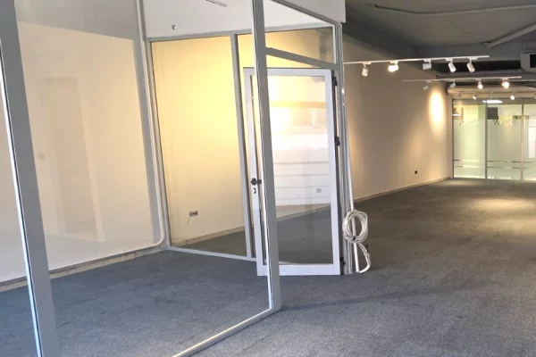 Ambient biznesi ne shitje/me qira – Condor Center, Rruga e Kavajes !