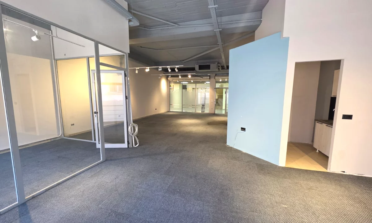Ambient biznesi ne shitje/me qira – Condor Center, Rruga e Kavajes !
