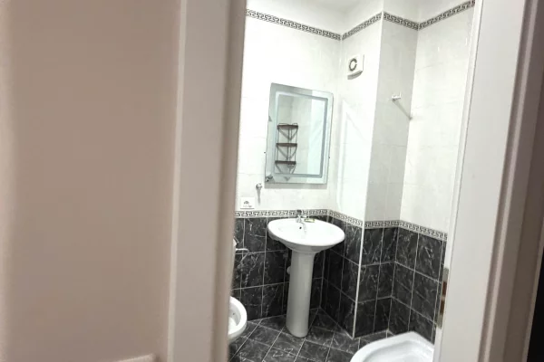Shtepi me qera Apartament ne Tirane, 2+1, Mobilimi E mobiluar, Pagesa 600  Euro.