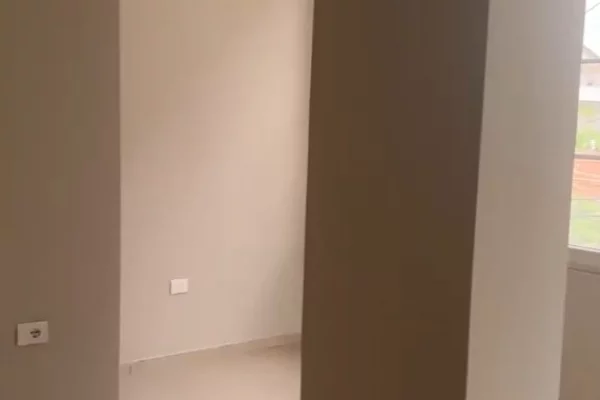 Shtepi me qera Apartament ne Tirane, Garsoniere, Mobilimi Bosh, pa mobiluar, Pagesa 350  Euro.