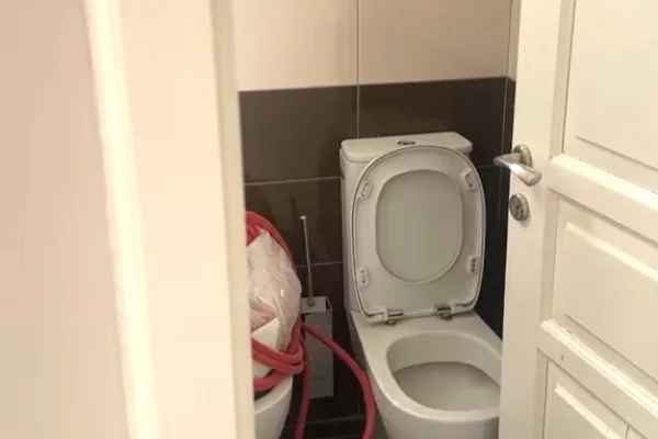 Shtepi me qera Apartament ne Tirane, Garsoniere, Mobilimi Bosh, pa mobiluar, Pagesa 350  Euro.