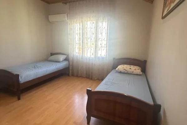 Shtepi me qera Apartament ne Tirane, 2+1, Mobilimi E mobiluar, Pagesa 450  Euro.