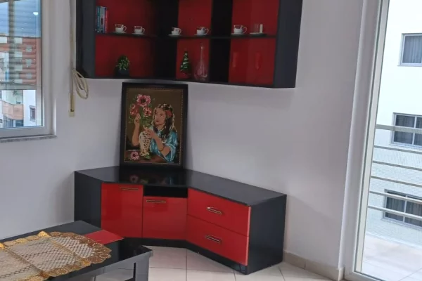 Shtepi me qera Apartament ne Tirane, 2+1, Mobilimi E mobiluar, Pagesa 400  Euro.