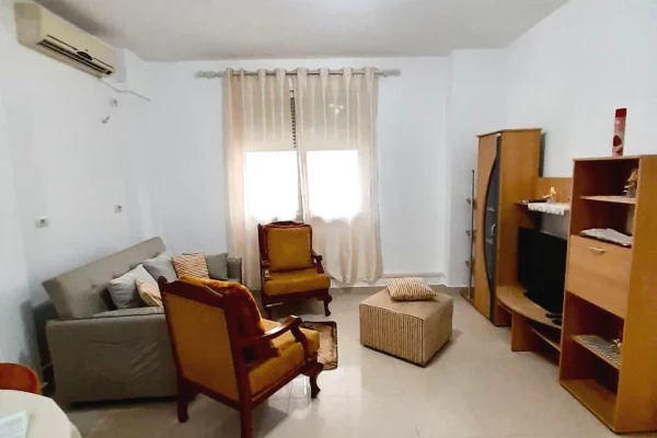 Shtepi me qera Apartament ne Tirane, 1+1, Mobilimi E mobiluar, Pagesa 500  Euro.