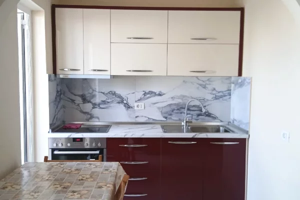 Shtepi me qera Apartament ne Tirane, 1+1, Mobilimi E mobiluar, Pagesa 450  Euro.