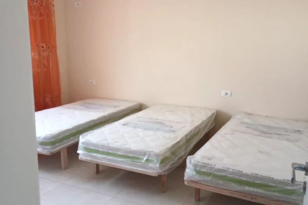 Shtepi me qera Apartament ne Tirane, 1+1, Mobilimi E mobiluar, Pagesa 450  Euro.