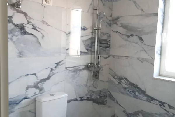 Shtepi me qera Apartament ne Tirane, 1+1, Mobilimi E mobiluar, Pagesa 450  Euro.