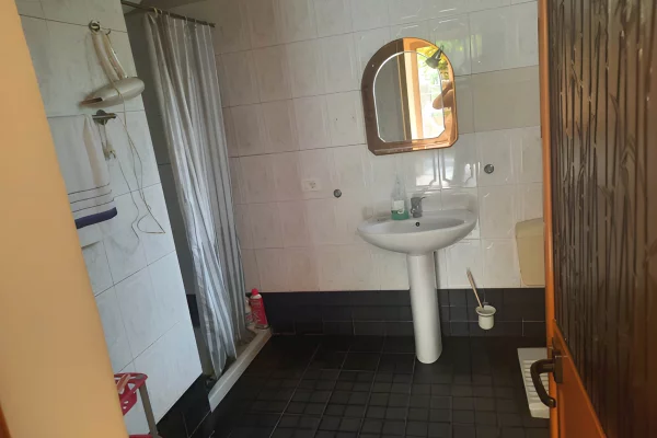 Shtepi me qera Apartament ne Tirane, 2+1, Mobilimi E mobiluar, Pagesa 450  Euro.