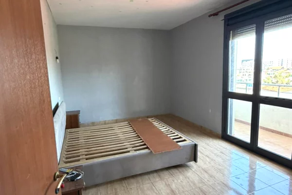 Appartamento in affitto a Tirana 3+1, Vuoto