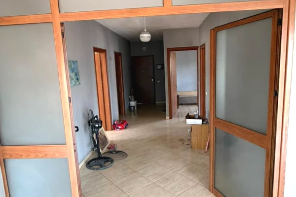 Appartamento in affitto a Tirana 3+1, Vuoto