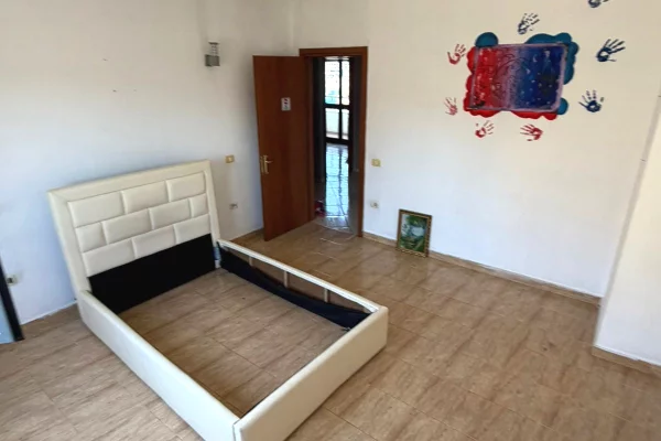 Appartamento in affitto a Tirana 3+1, Vuoto