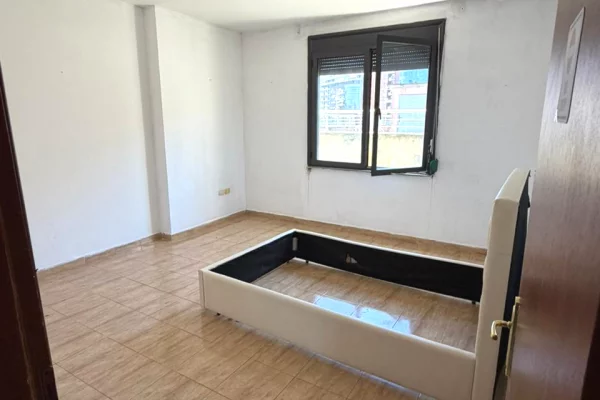 Appartamento in affitto a Tirana 3+1, Vuoto