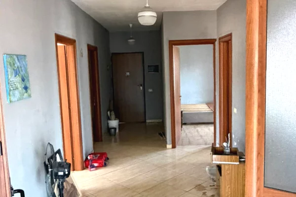 Appartamento in affitto a Tirana 3+1, Vuoto