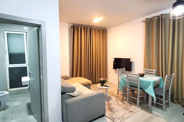 Shtepi me qera Apartament ne Tirane, 1+1, Mobilimi E mobiluar, Pagesa 700  Euro.