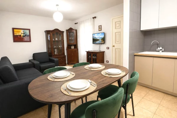 Shtepi me qera Shtepi Private ne Tirane, 2+1, Mobilimi E mobiluar, Pagesa 550  Euro.