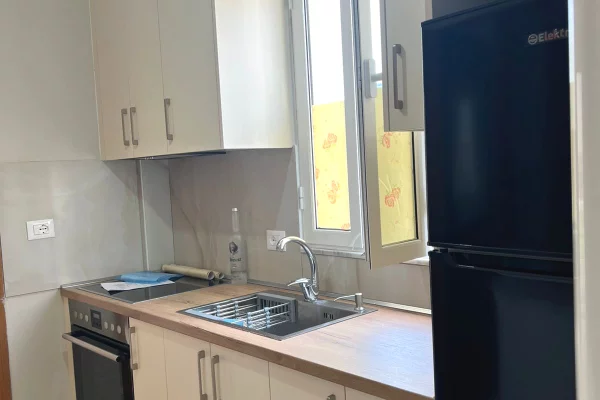 Shtepi me qera Apartament ne Tirane, 1+1, Mobilimi E mobiluar, Pagesa 370  Euro.