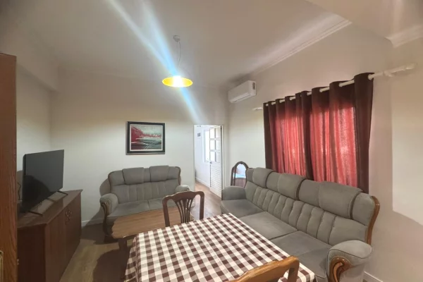 Shtepi me qera Apartament ne Tirane, 1+1, Mobilimi E mobiluar, Pagesa 370  Euro.