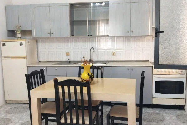 Shtepi me qera Apartament ne Tirane, 1+1, Mobilimi E mobiluar, Pagesa 30,000  Leke.