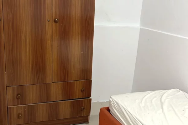 Shtepi me qera Apartament ne Tirane, Garsoniere, Mobilimi E mobiluar, Pagesa 200  Euro.