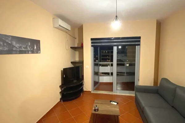 Shtepi me qera Apartament ne Tirane, 1+1, Mobilimi E mobiluar, Pagesa 450  Euro.